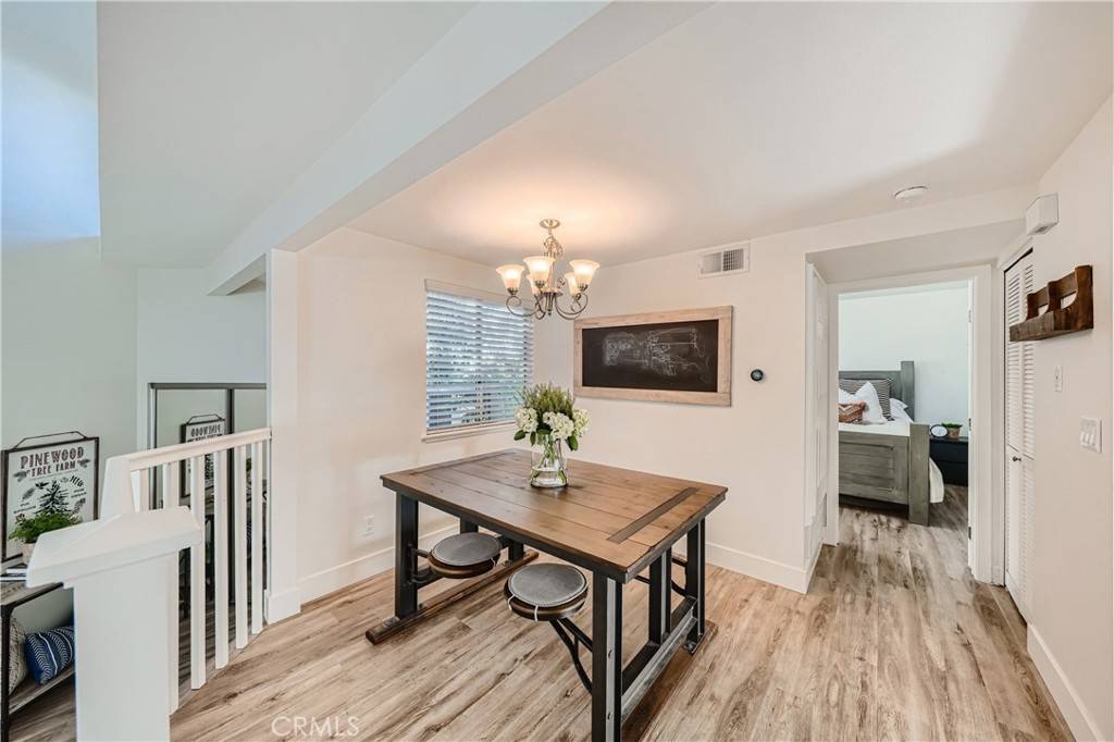 Costa Mesa, CA 92626,3048 Kittendale Bay #18
