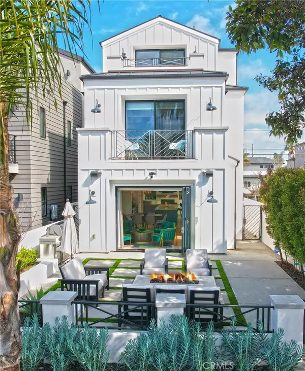 1020 Huntington ST, Huntington Beach, CA 92648