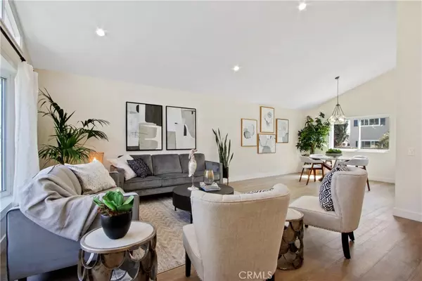 Huntington Beach, CA 92647,6852 Red Coach DR