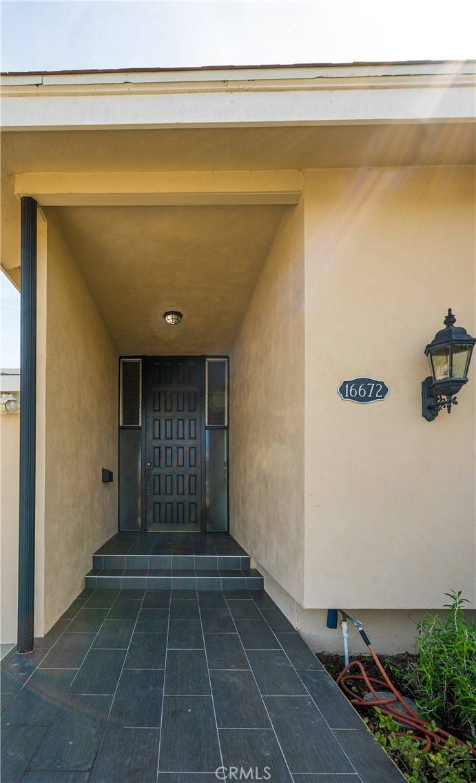 Huntington Beach, CA 92649,16672 Edgewater LN