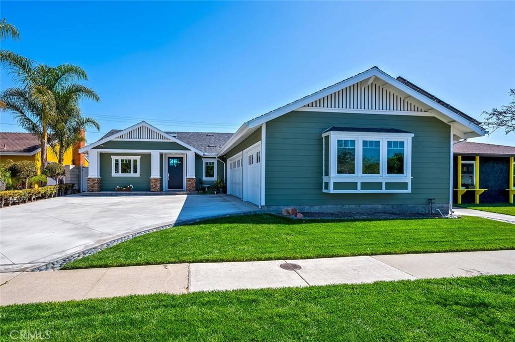 15832 Hummingbird LN, Huntington Beach, CA 92649