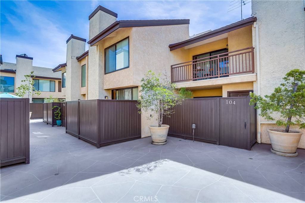 11574 Iowa Avenue #104, Los Angeles, CA 90025