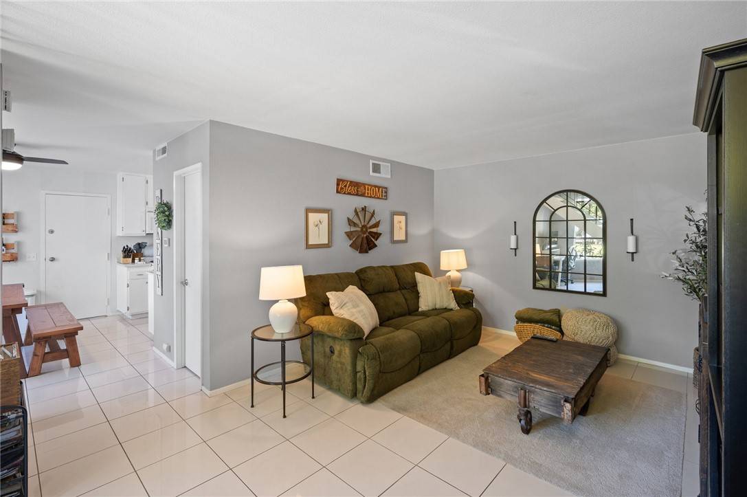 Mission Viejo, CA 92691,26094 Via Pera #F3