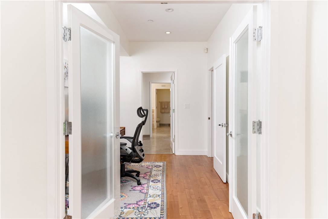 Beverly Hills, CA 90210,324 N Palm DR #401