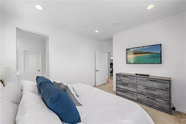 Corona, CA 92883,4234 Horvath ST #102