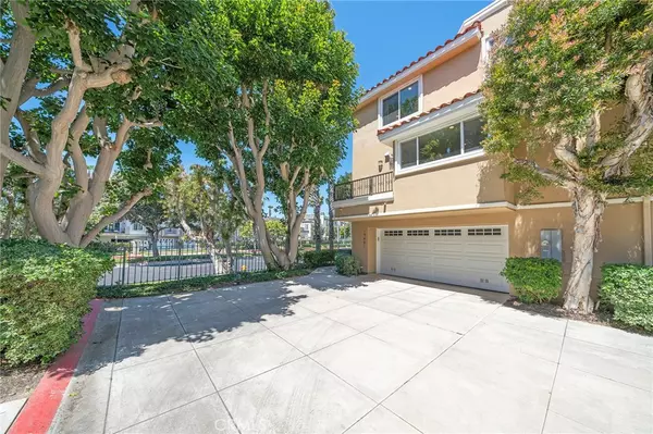 Huntington Beach, CA 92648,19401 Macgregor CIR