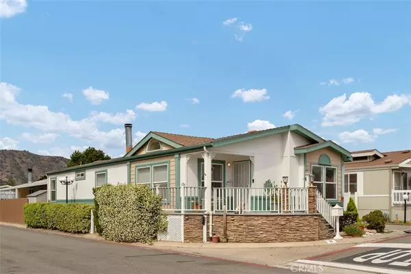 Corona, CA 92878,4901 Green River RD #37