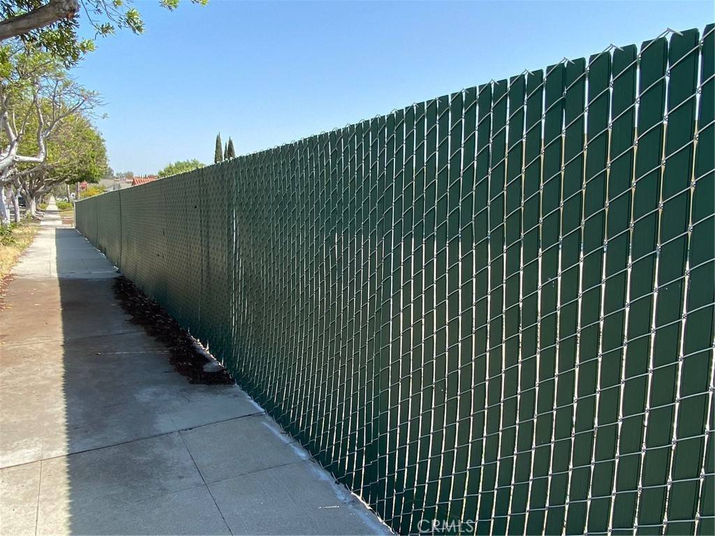 1061 E Wardlow RD, Long Beach, CA 90807