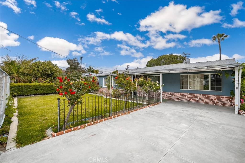 2094 Pomona AVE, Costa Mesa, CA 92627