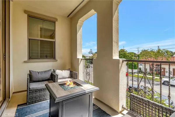 Tustin, CA 92780,505 Hampton Court