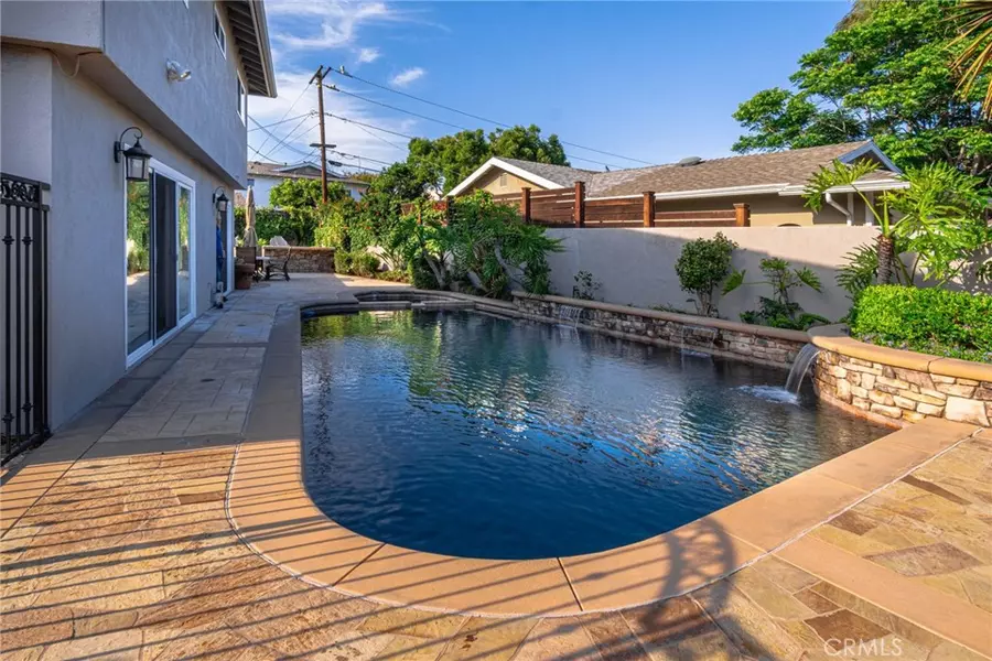 2828 Europa DR, Costa Mesa, CA 92626