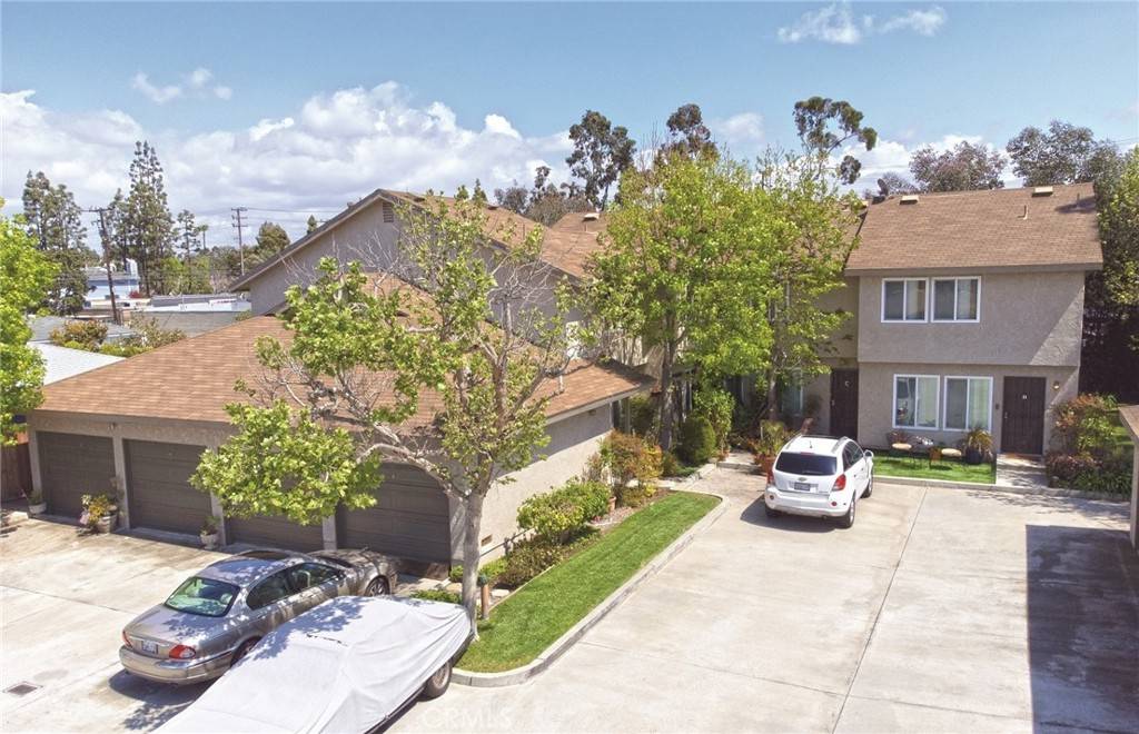 Costa Mesa, CA 92627,233 Avocado ST