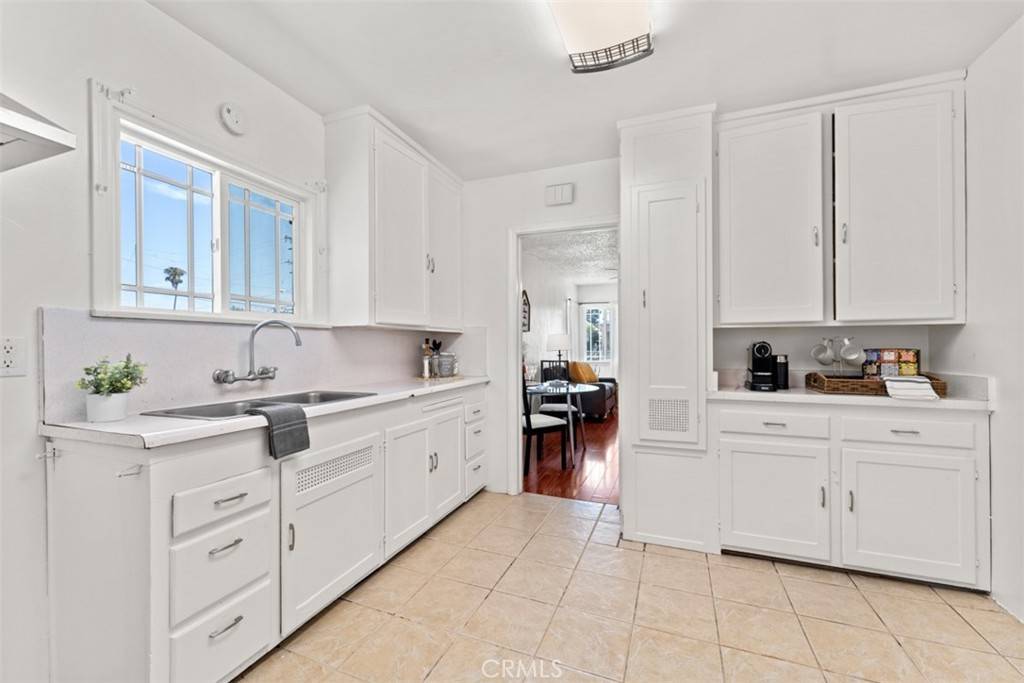 Compton, CA 90222,2453 E 124th ST