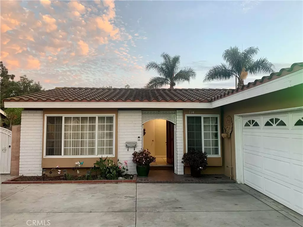 Santa Ana, CA 92707,714 E Hood AVE