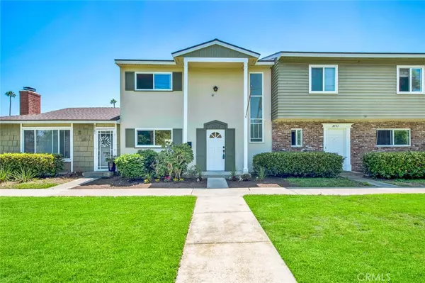 8135 Wildwood CIR, Huntington Beach, CA 92646