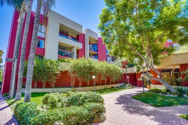 Los Angeles, CA 90042,3961 Via Marisol #301