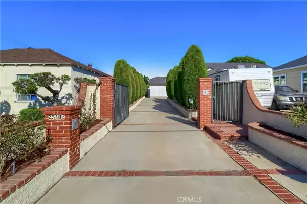 Lomita, CA 90717,25102 Oak ST