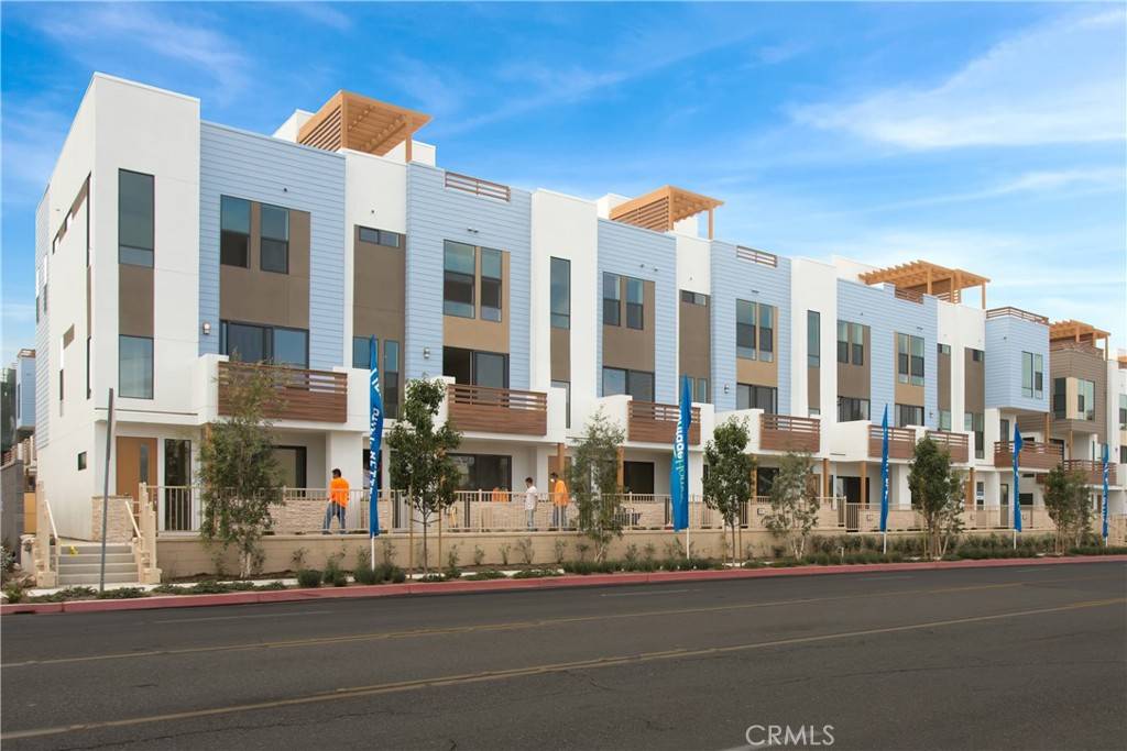 649 W 17th ST, Costa Mesa, CA 92627
