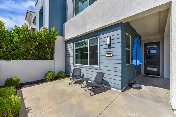 Irvine, CA 92618,213 Paramount