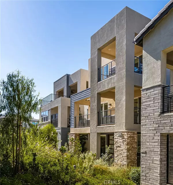 Irvine, CA 92618,105 Glance