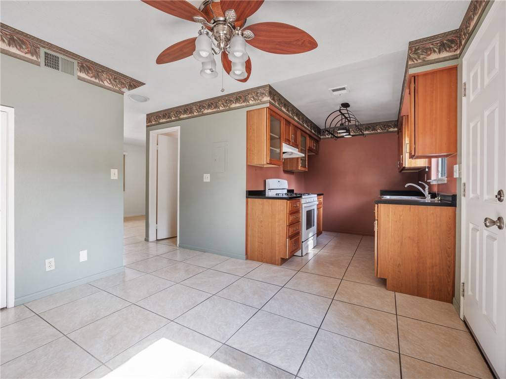 14299 La Paz DR #30, Victorville, CA 92395