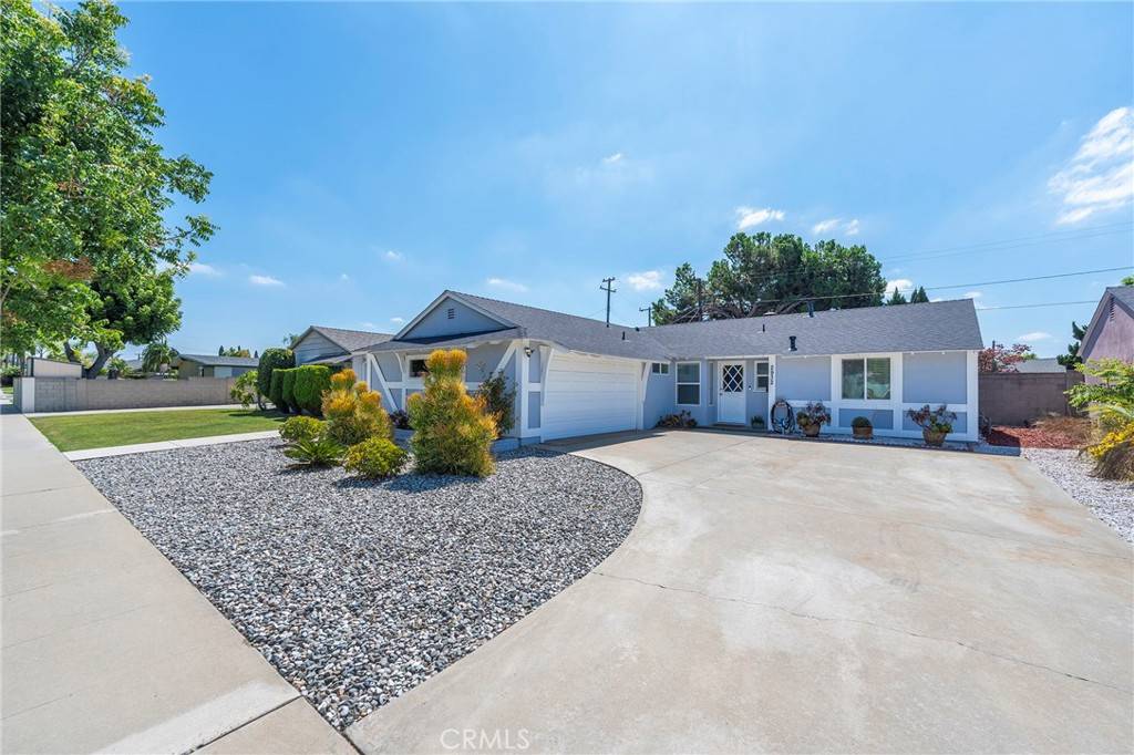 2932 W Academy AVE, Anaheim, CA 92804