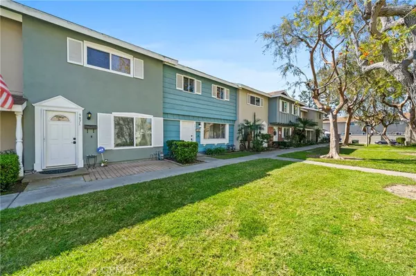 9871 Cornwall Drive, Huntington Beach, CA 92646
