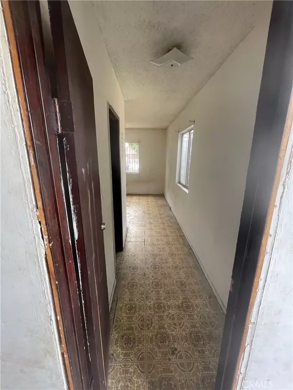 Los Angeles, CA 90001,6824 Converse AVE