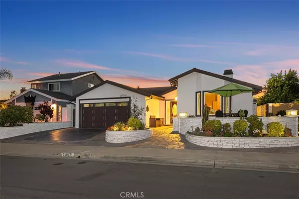 20941 Charwood LN, Huntington Beach, CA 92646