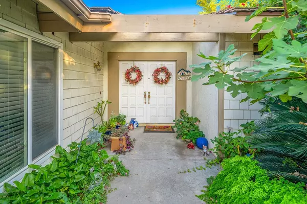 Fullerton, CA 92831,2104 Hilltop CT