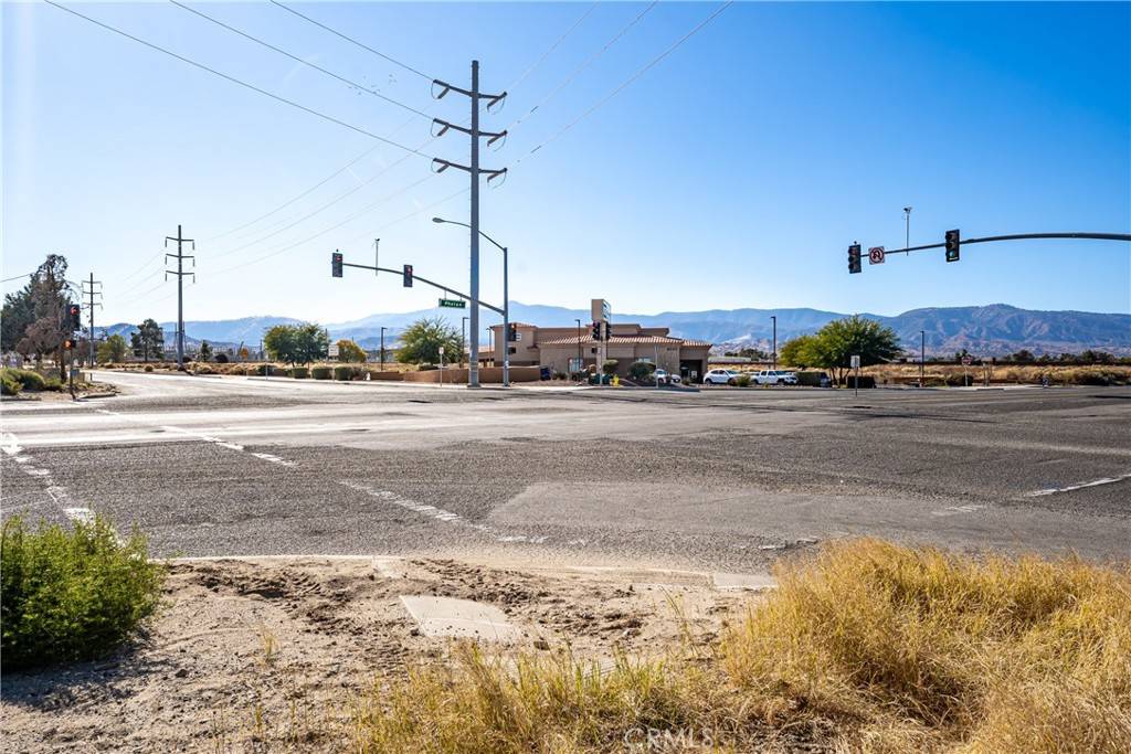 Phelan, CA 92371,9428 Johnson RD