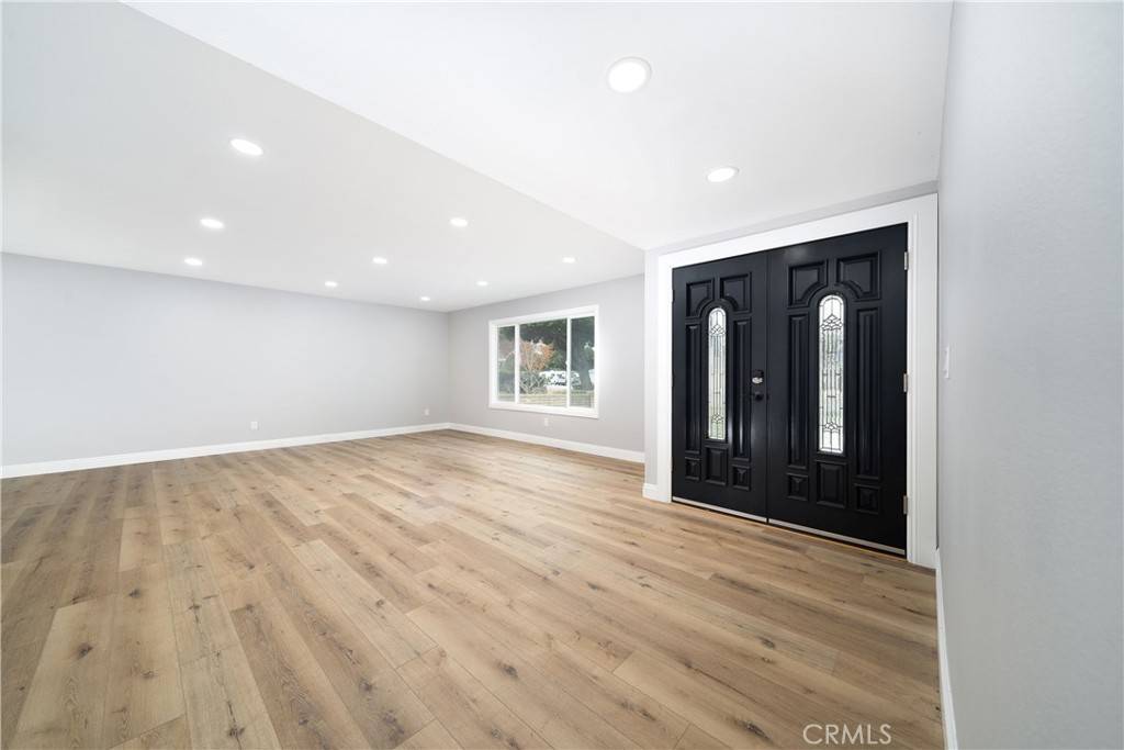 Huntington Beach, CA 92647,16602 Fountain LN
