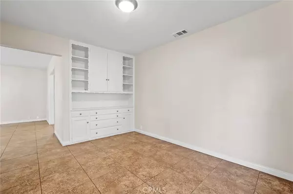 Santa Ana, CA 92707,1302 S Ross ST