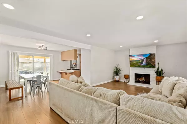 Huntington Beach, CA 92647,6122 Winslow DR