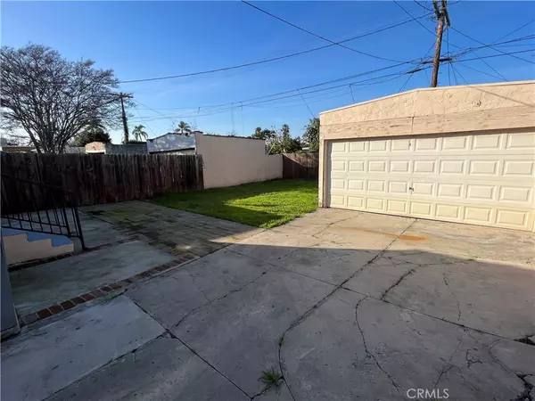 Los Angeles, CA 90047,2041 W 70th ST