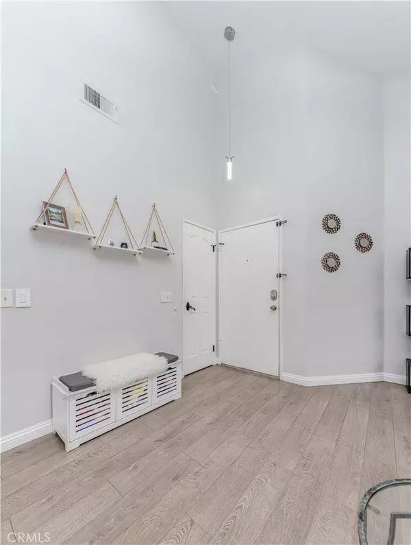 Irvine, CA 92618,318 Lemon Grove #64