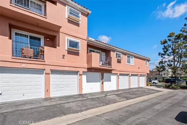Huntington Beach, CA 92648,409 Utica AVE #B15