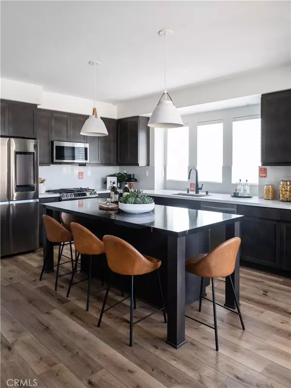 Compton, CA 90220,1902 W Sycamore DR