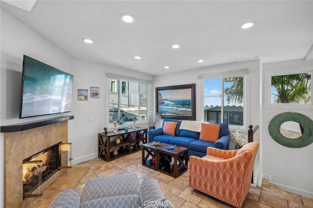 Corona Del Mar, CA 92625,410 .5 Goldenrod AVE #B