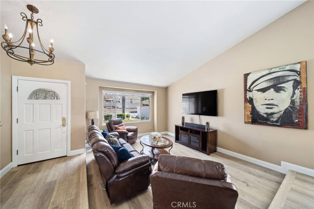 Corona, CA 92882,1367 Pajero DR
