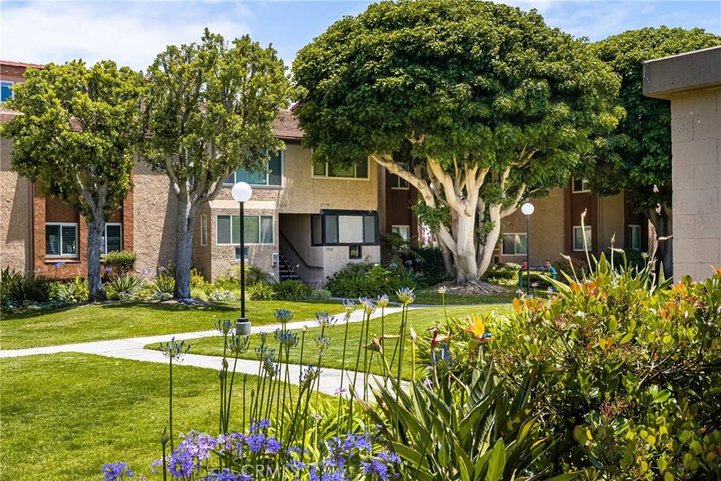 17124 Bluewater LN, Huntington Beach, CA 92649