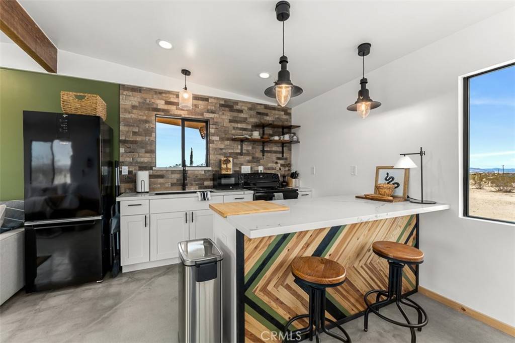 Joshua Tree, CA 92252,65154 Hoover RD