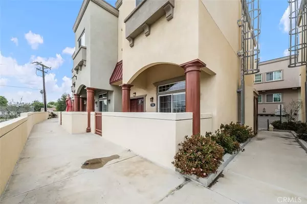 Compton, CA 90220,900 S Dwight AVE #108