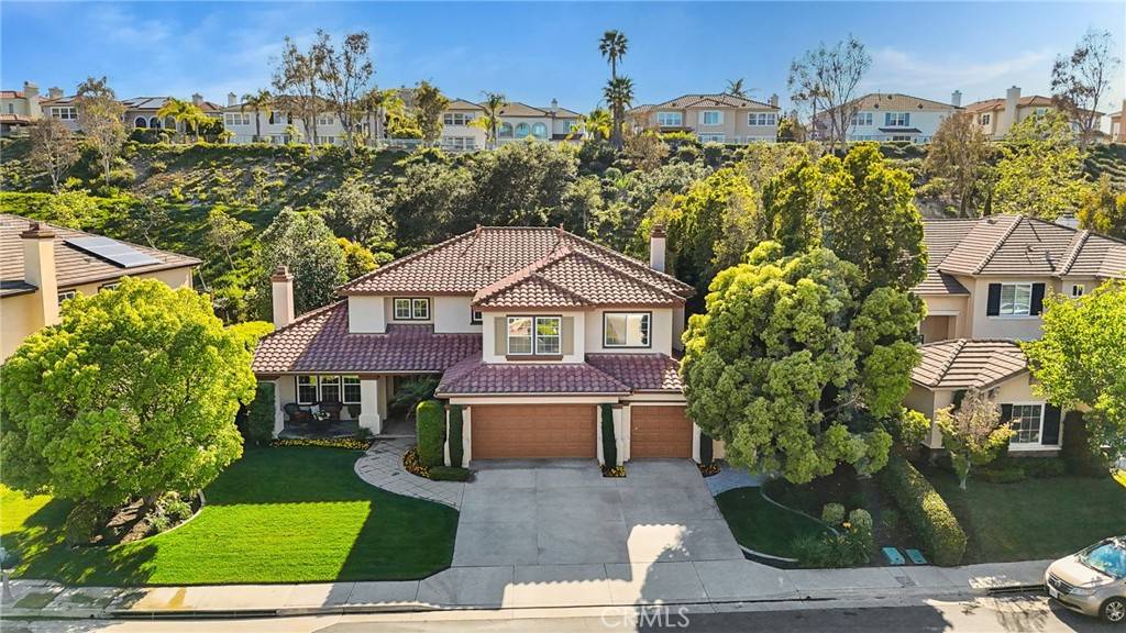 1049 S Summer Breeze LN, Anaheim Hills, CA 92808