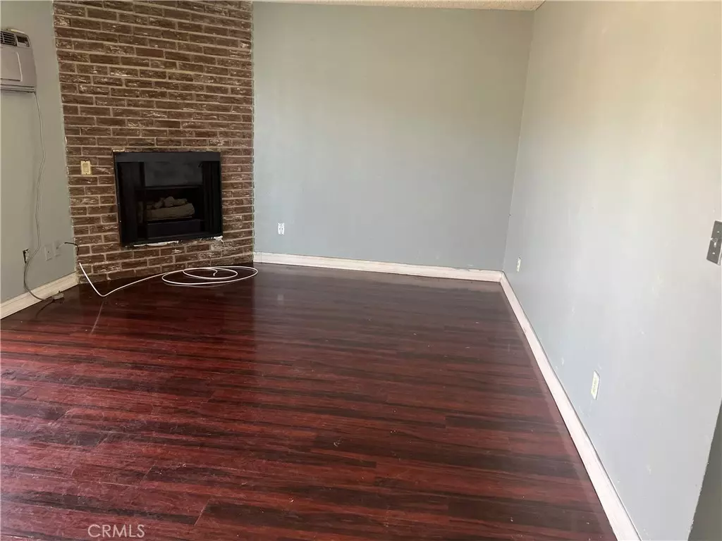 Fontana, CA 92335,9633 Juniper AVE #C-3