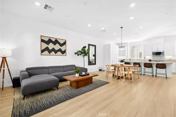 Irvine, CA 92618,235 Sash