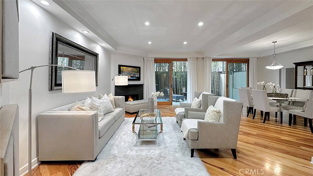 Beverly Hills, CA 90210,411 N Oakhurst DR #102