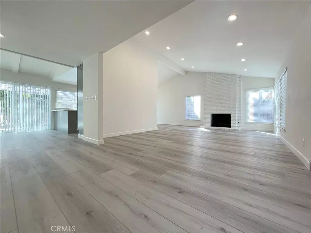 Huntington Beach, CA 92647,17152 Northfield LN