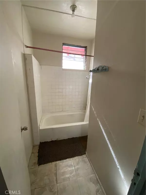 Los Angeles, CA 90006,1037 S Bonnie Brae ST