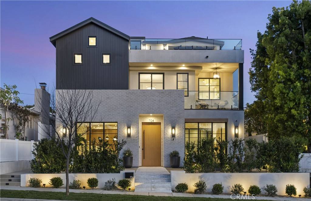 704 Orchid AVE, Corona Del Mar, CA 92625